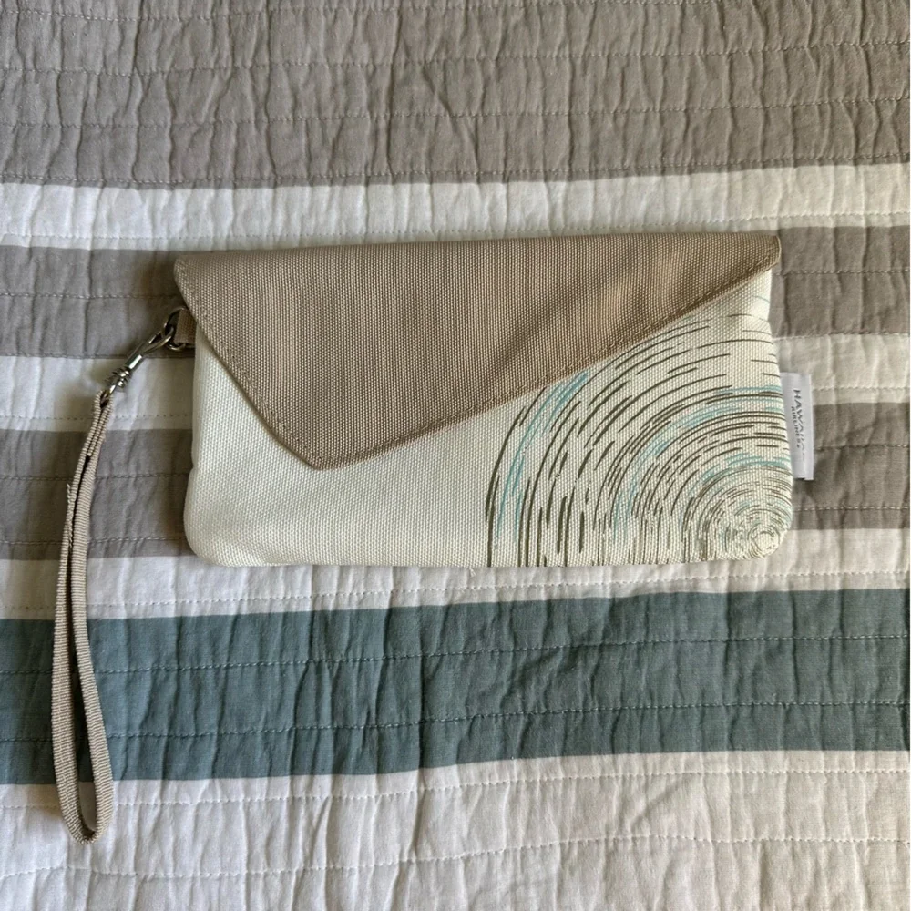 Hawaiian Airlines Business Class NoHo Home Jalene Kanani Wristlet Bag Clutch